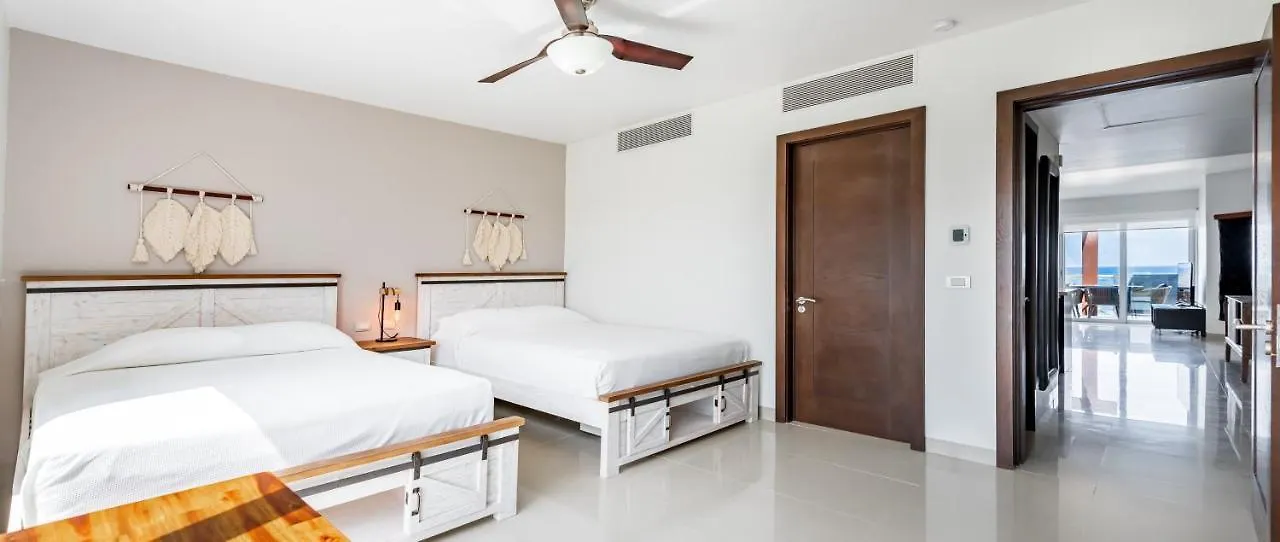 アパート Casa Los Mares Ocean Front Penthouse Condo プレヤデルカーメン