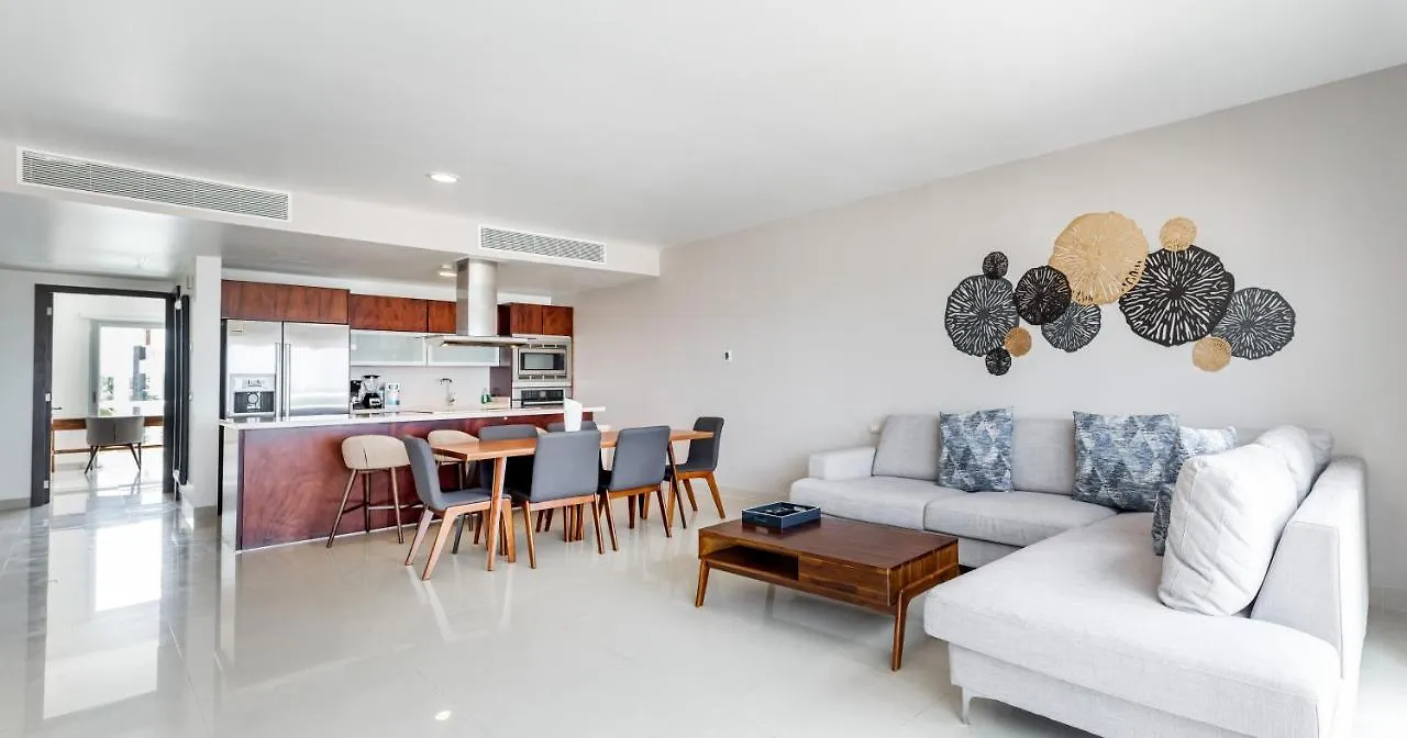 Casa Los Mares Ocean Front Penthouse Condo プレヤデルカーメン