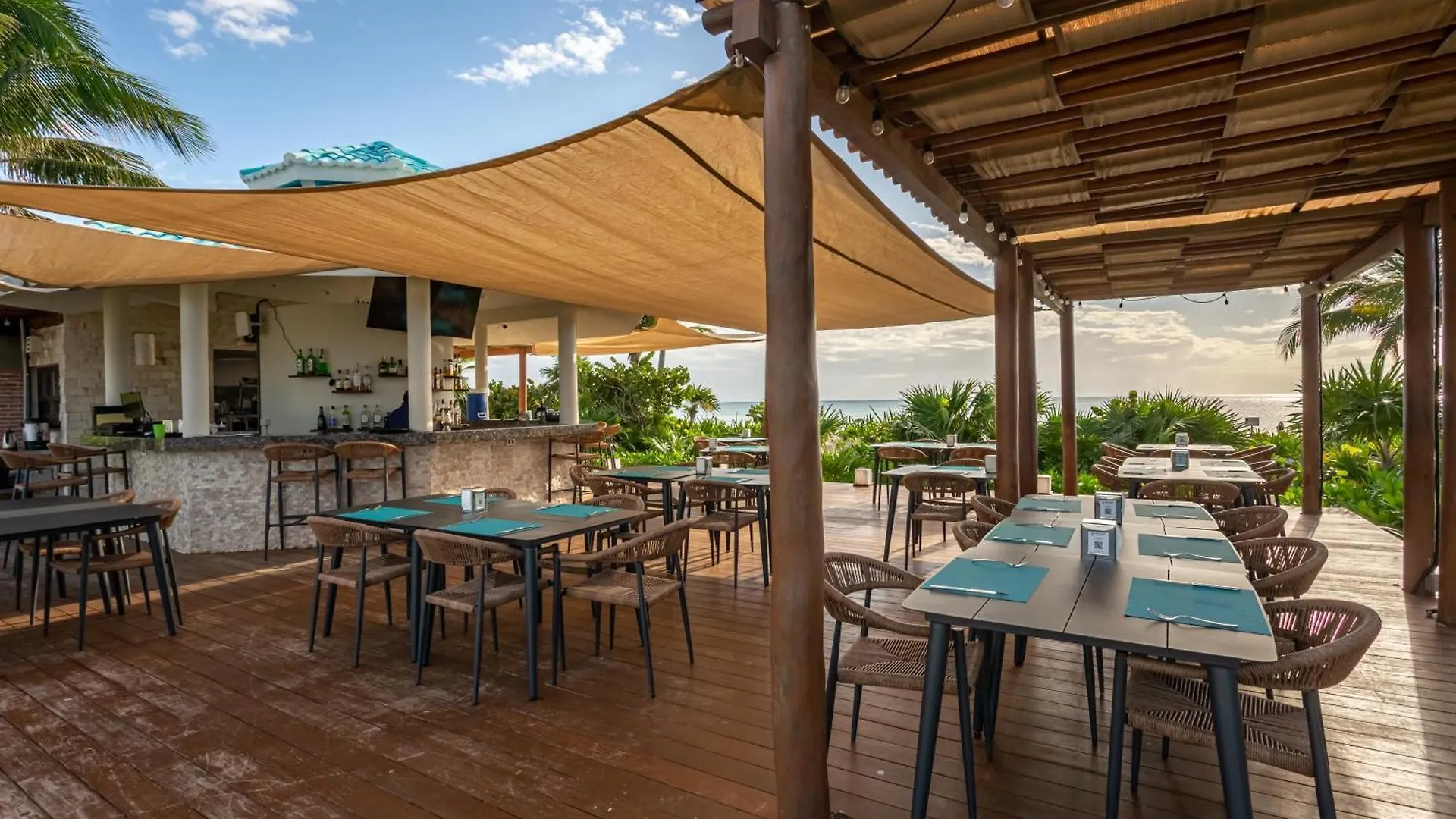 アパート Casa Los Mares Ocean Front Penthouse Condo プレヤデルカーメン メキシコ