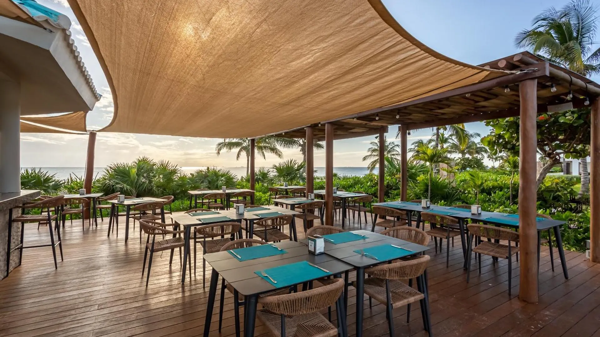 Casa Los Mares Ocean Front Penthouse Condo プレヤデルカーメン