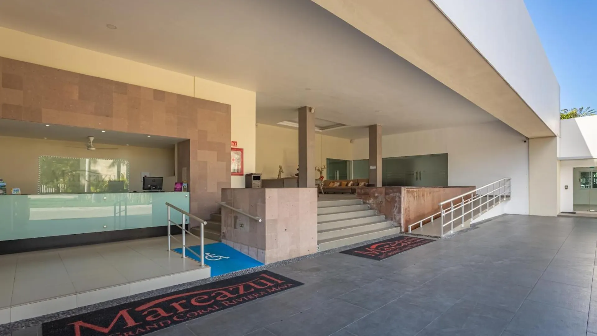 Casa Los Mares Ocean Front Penthouse Condo プレヤデルカーメン アパート